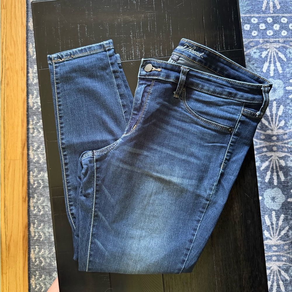 Universal Thread Mid-Rise Jegging